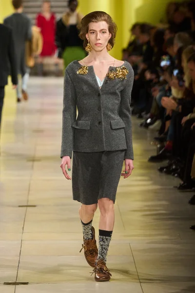 Look 11